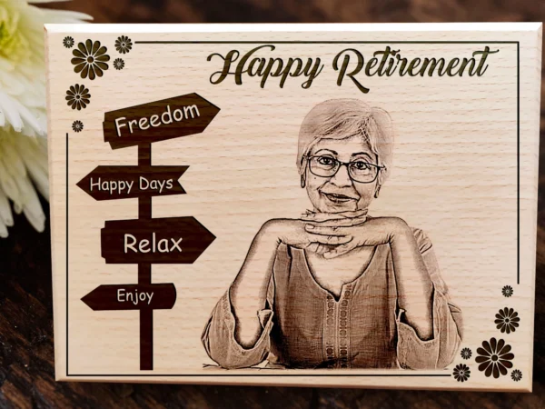 Eco-friendly wood gift engraved with leaf motif
