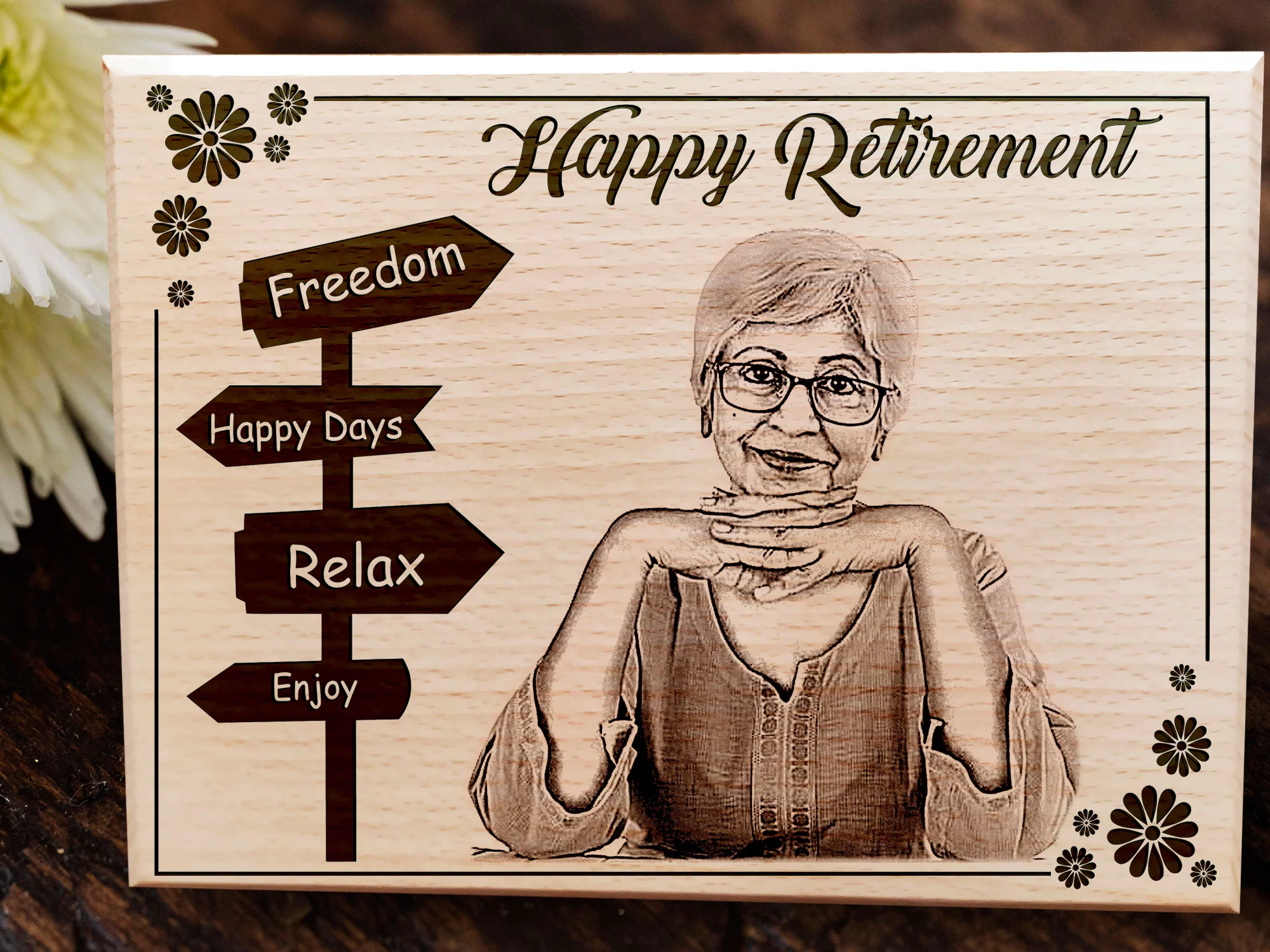 Eco-friendly wood gift engraved with leaf motif